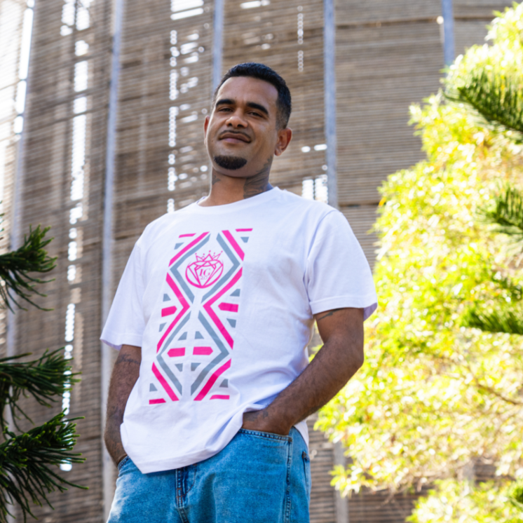 T-shirt Hmanenang Rose et Blanc